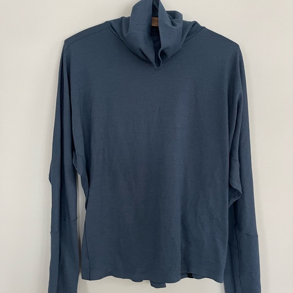 Lululemon LAB Moraine turtleneck - Picture 4 of 5